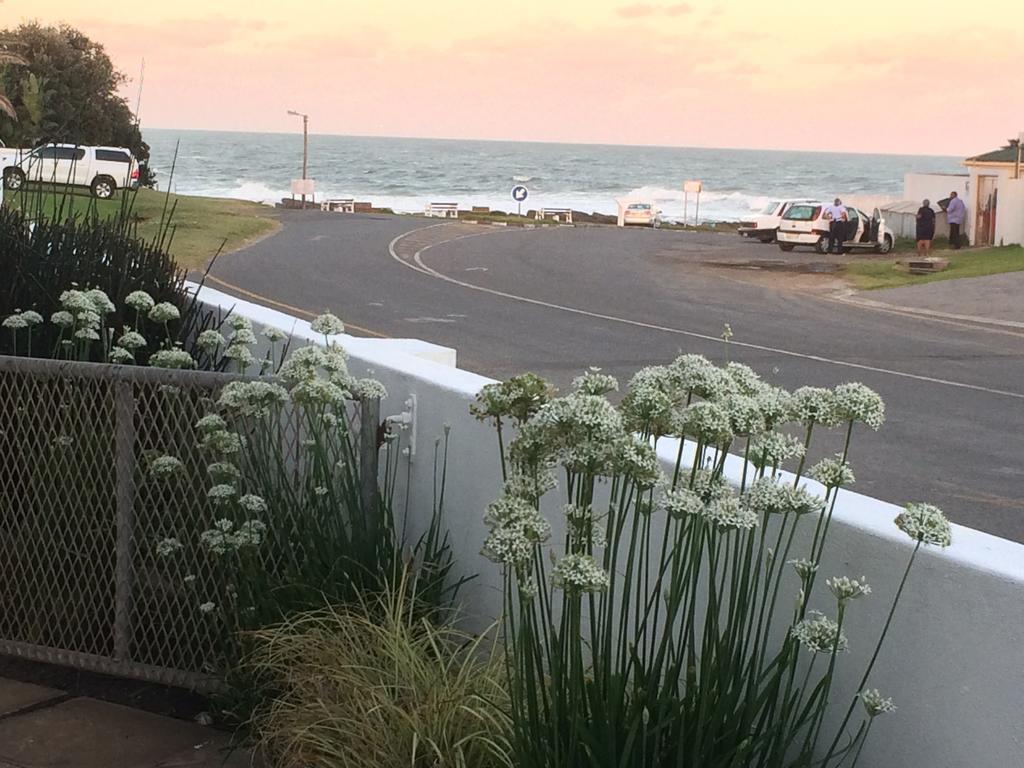 Breeze Inn Guesthouse Kiddʼs Beach Εξωτερικό φωτογραφία